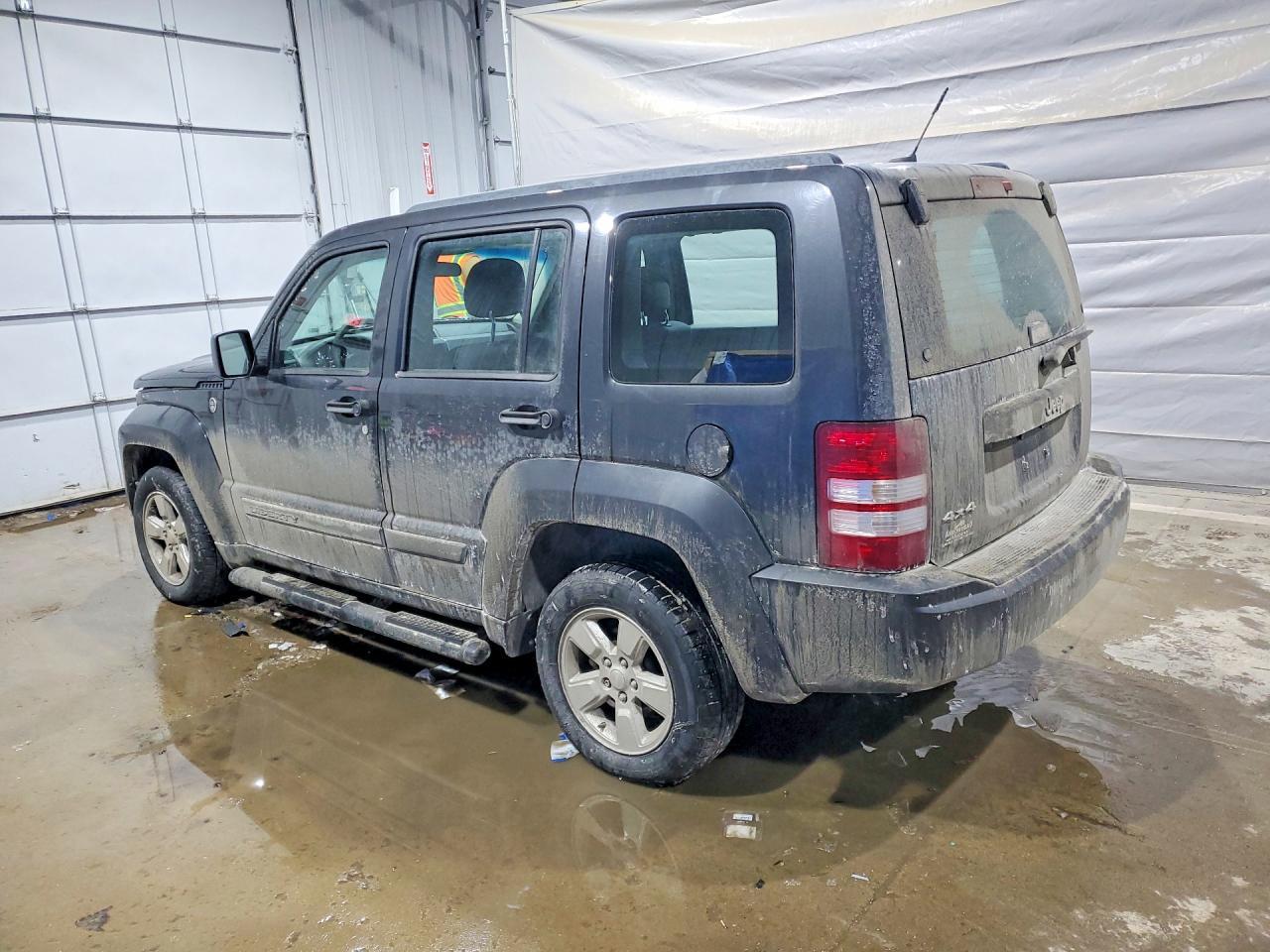 2010 Jeep Liberty Sport - Фото 2