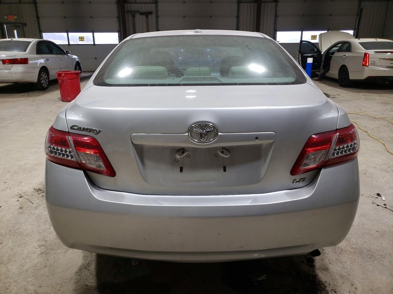 2011 Toyota Camry Le - Image 6