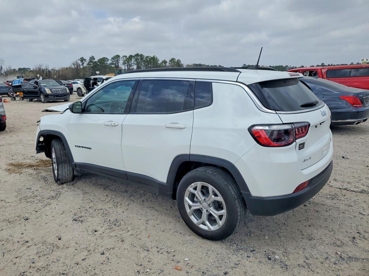 2024 Jeep Compass Latitude - Фото 2