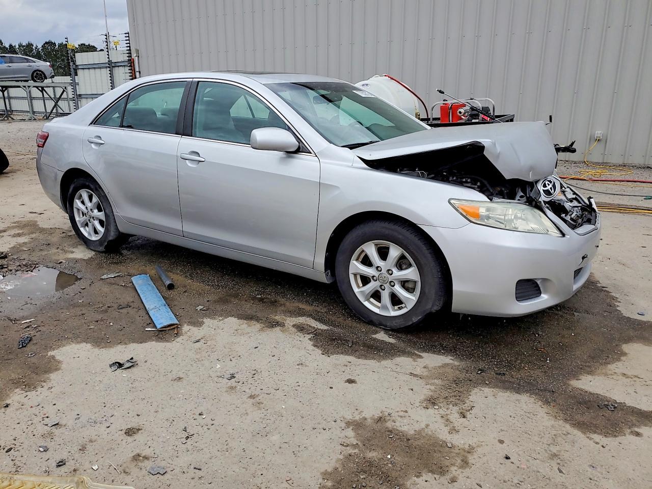2010 Toyota Camry Le - Фото 4
