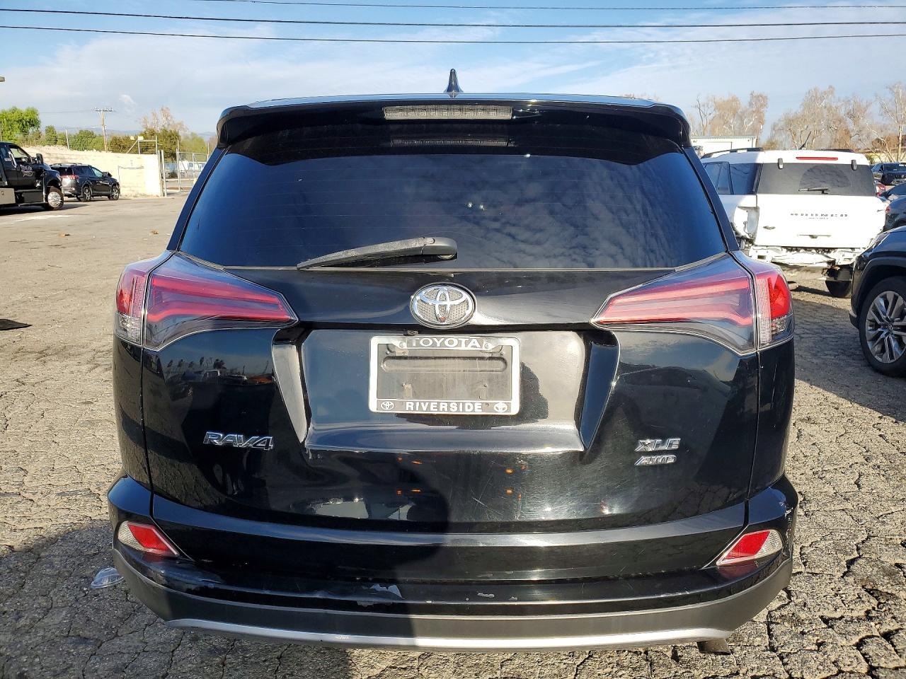 2018 Toyota Rav4 Adventure - Фото 6