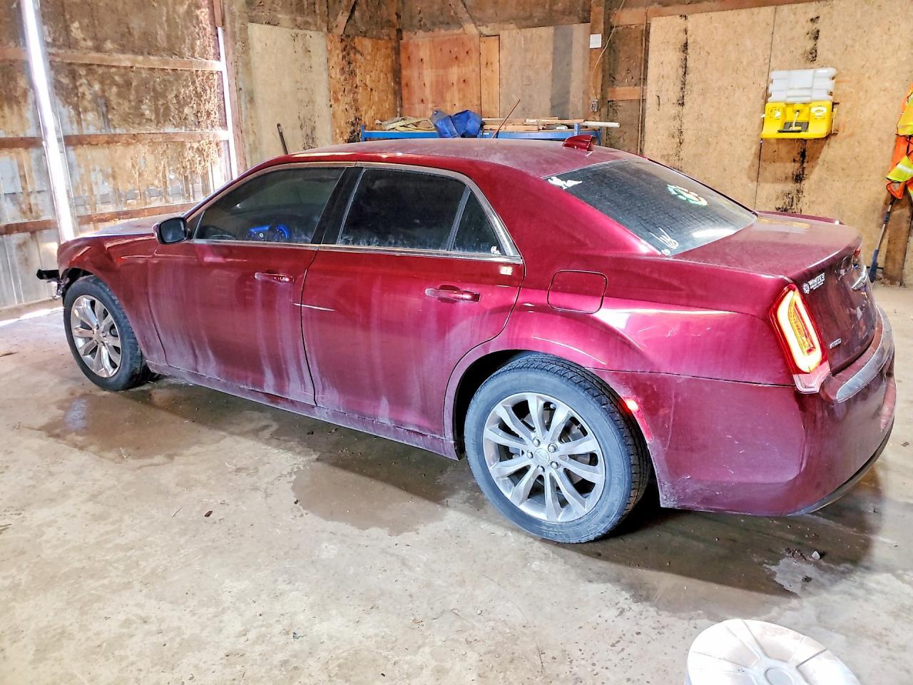 2018 Chrysler 300 Touring - Фото 2
