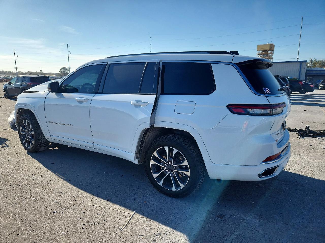 2023 Jeep Grand Cherokee L Overland - Image 2