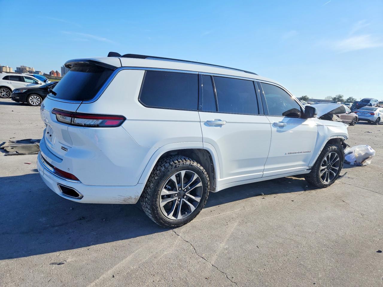 2023 Jeep Grand Cherokee L Overland - Image 3