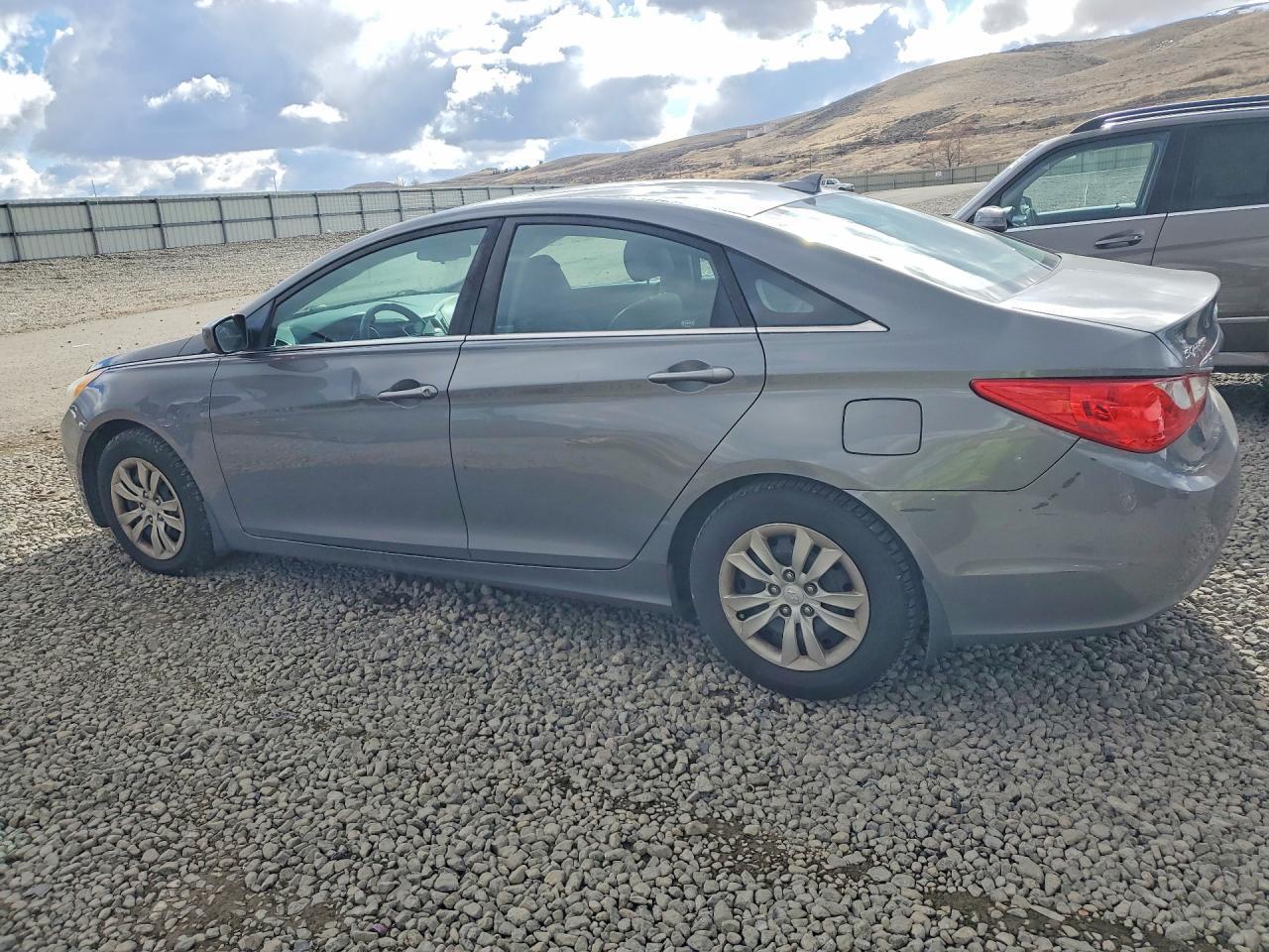 2012 Hyundai Sonata Gls - Image 2