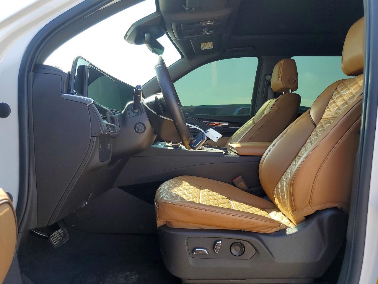 2022 Cadillac Escalade Premium Luxury - Image 7