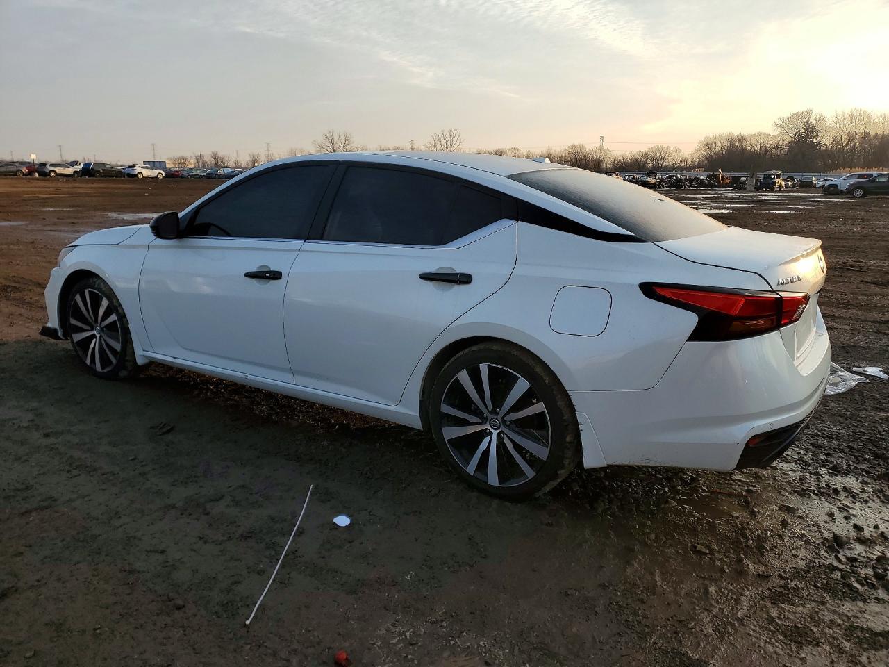 2020 Niss Altima - Image 2