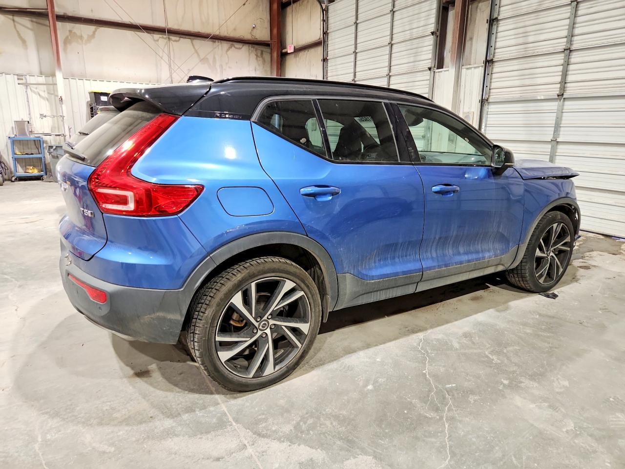 2020 Volvo Xc40 T5 R-Design - Image 3