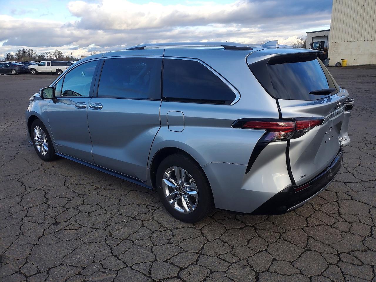 2021 Toyota Sienna Limited - Фото 2
