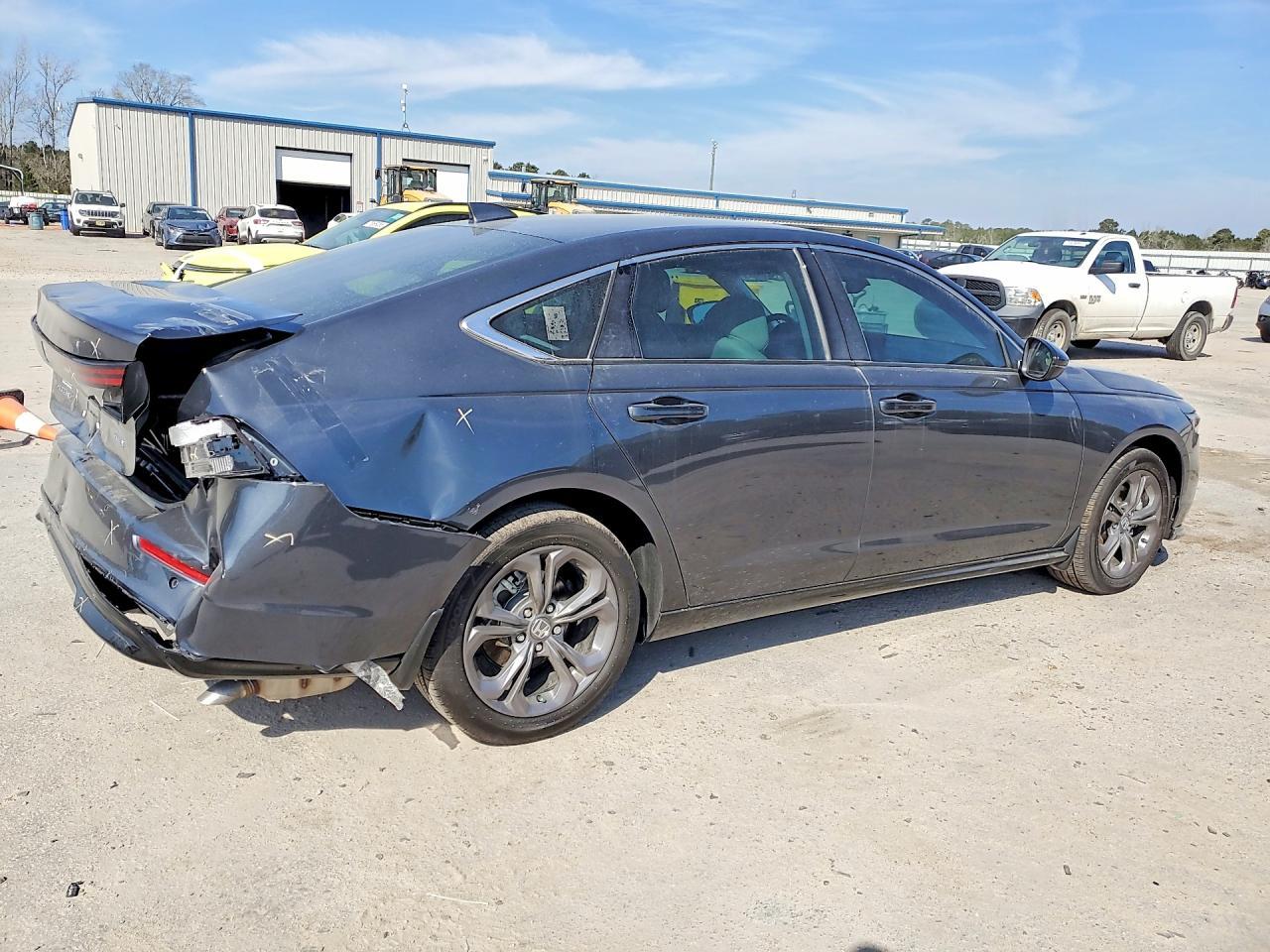 2025 Honda Accord Hybrid Exl - Image 3