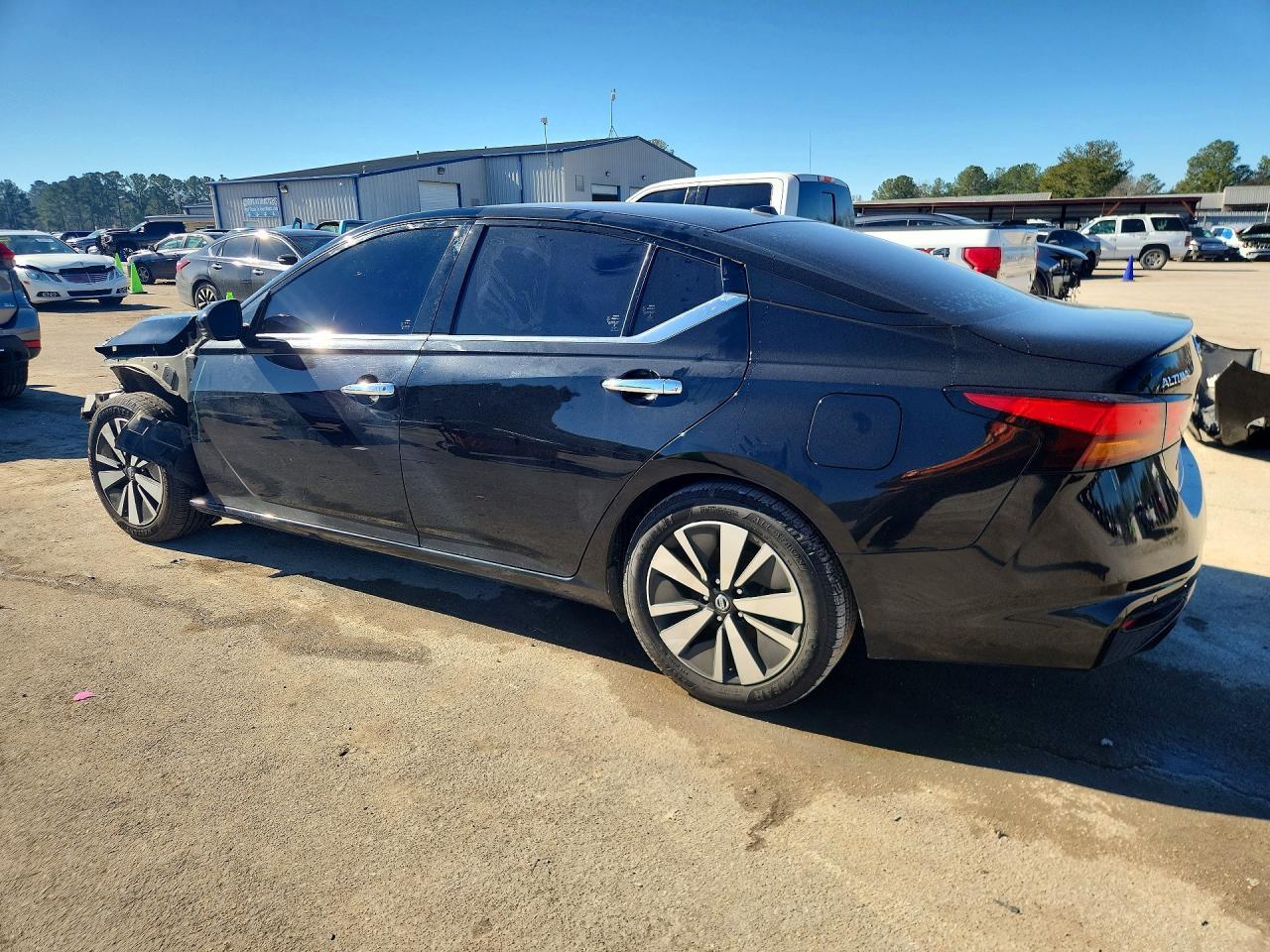 2019 Nissan Altima Sl - Image 2