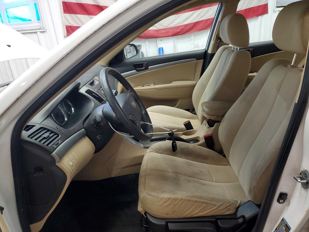 2010 Hyundai Sonata - Image 7