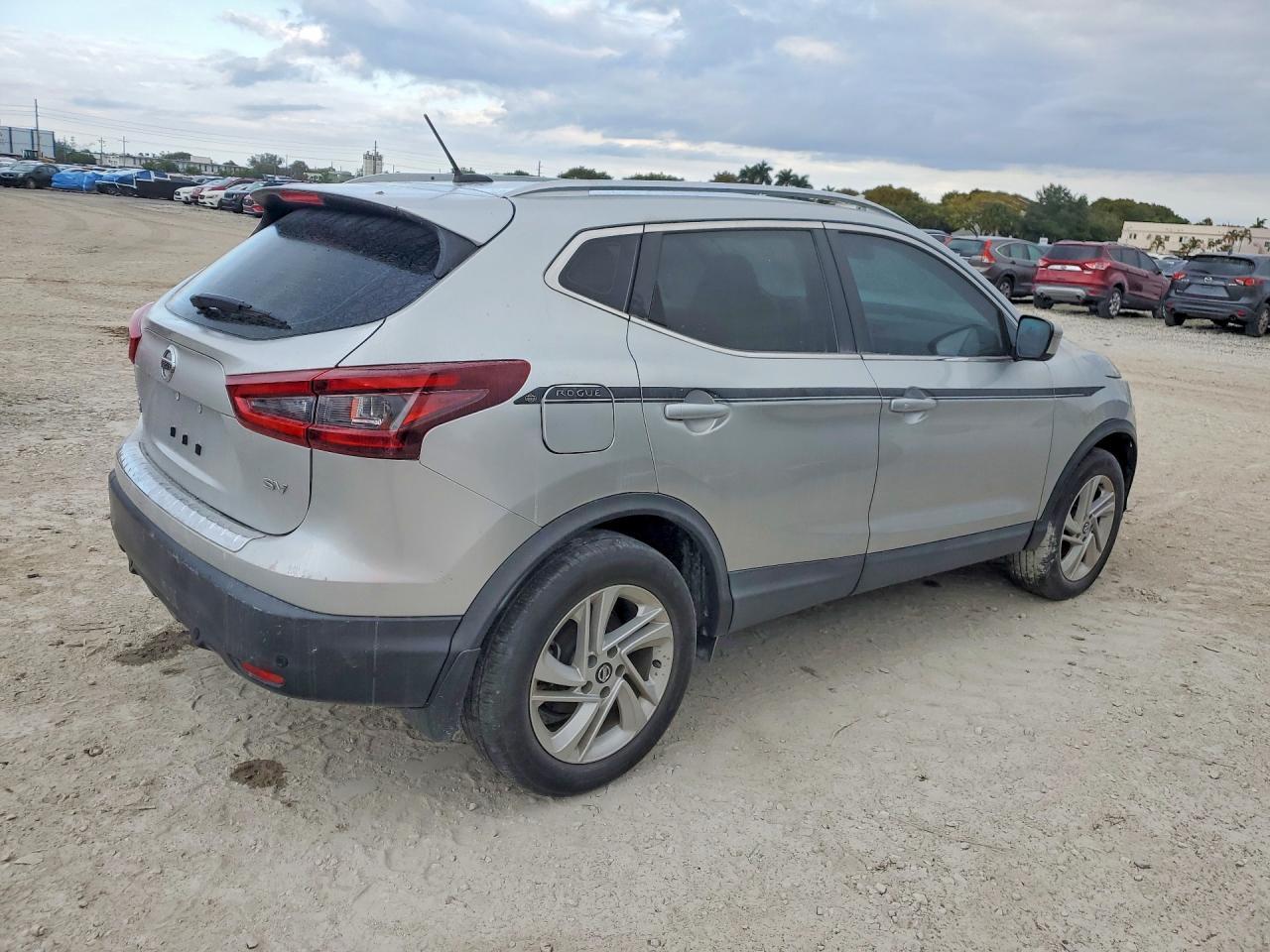 2021 Nissan Rogue Sport Sv - Image 3
