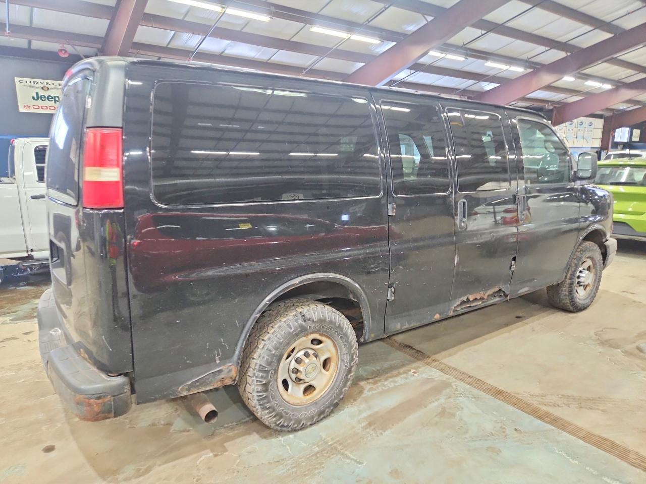 2013 Chevrolet Express G2500 Ls - Фото 3