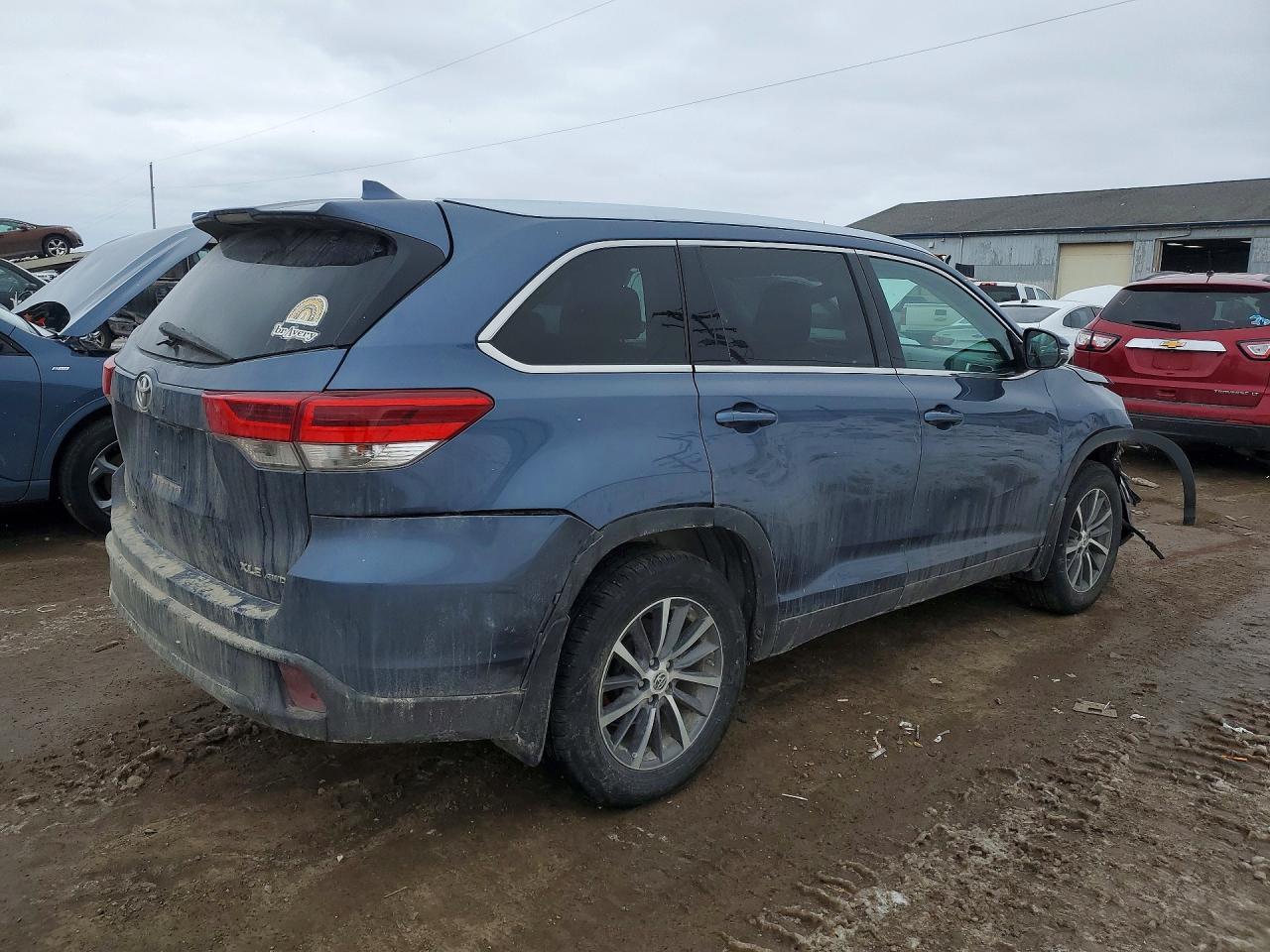 2019 Toyota Highlander Se - Фото 3