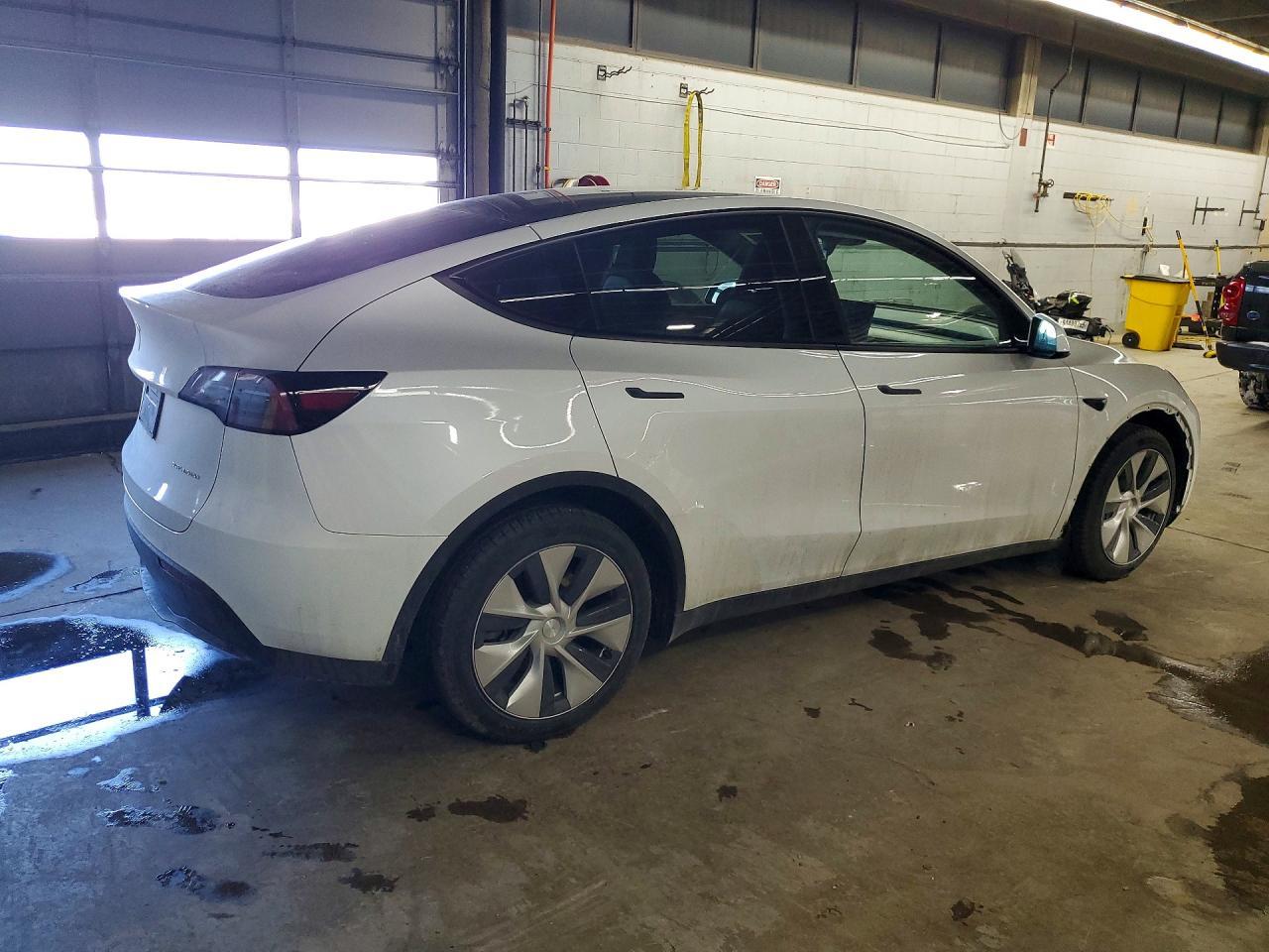 2023 Tesla Model Y - Image 3