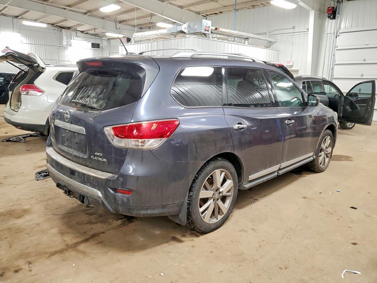 2014 Nissan Pathfinder S - Фото 3