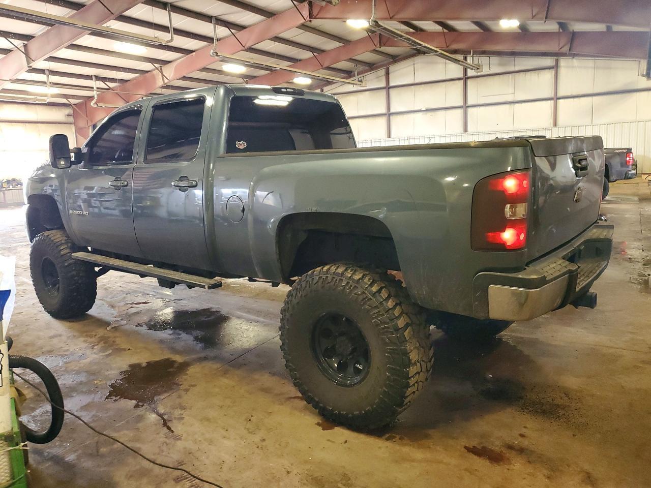 2008 Chevrolet Silverado K2500 Heavy Duty - Image 2