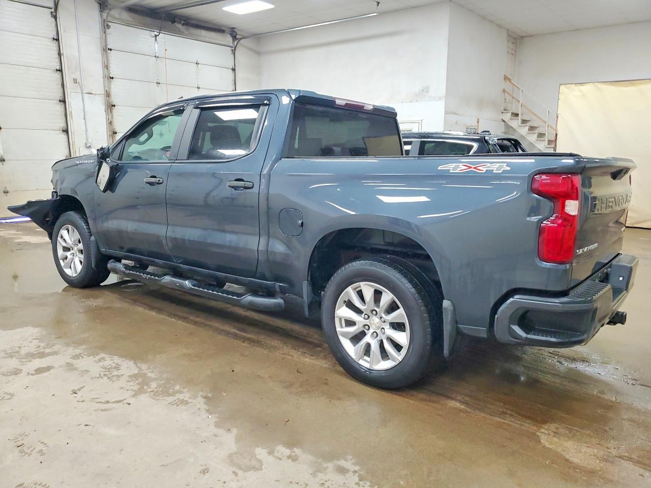 2019 Chevrolet Silverado K1500 Custom - Фото 2
