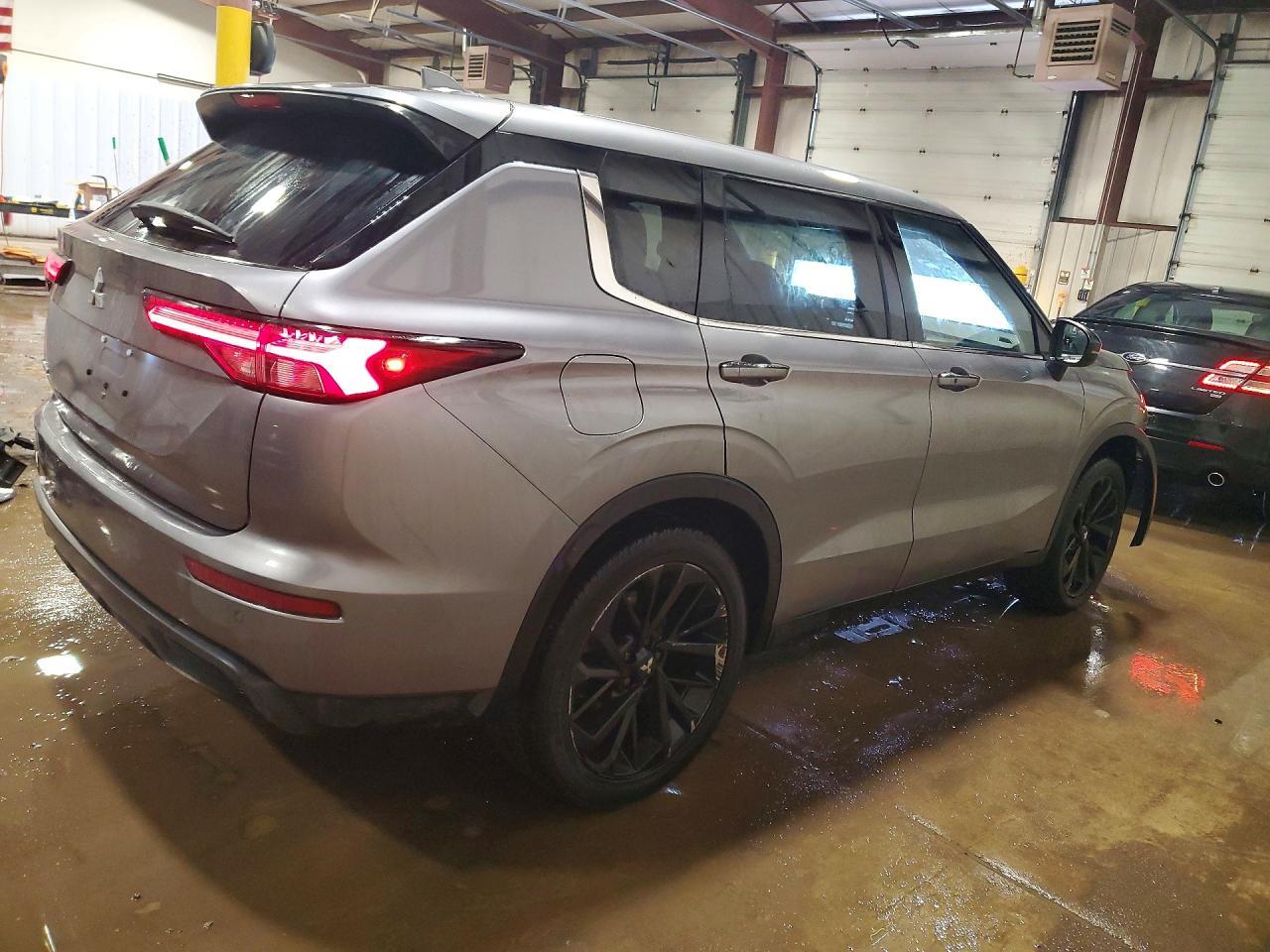 2022 Mitsubishi Outlander Se - Фото 3