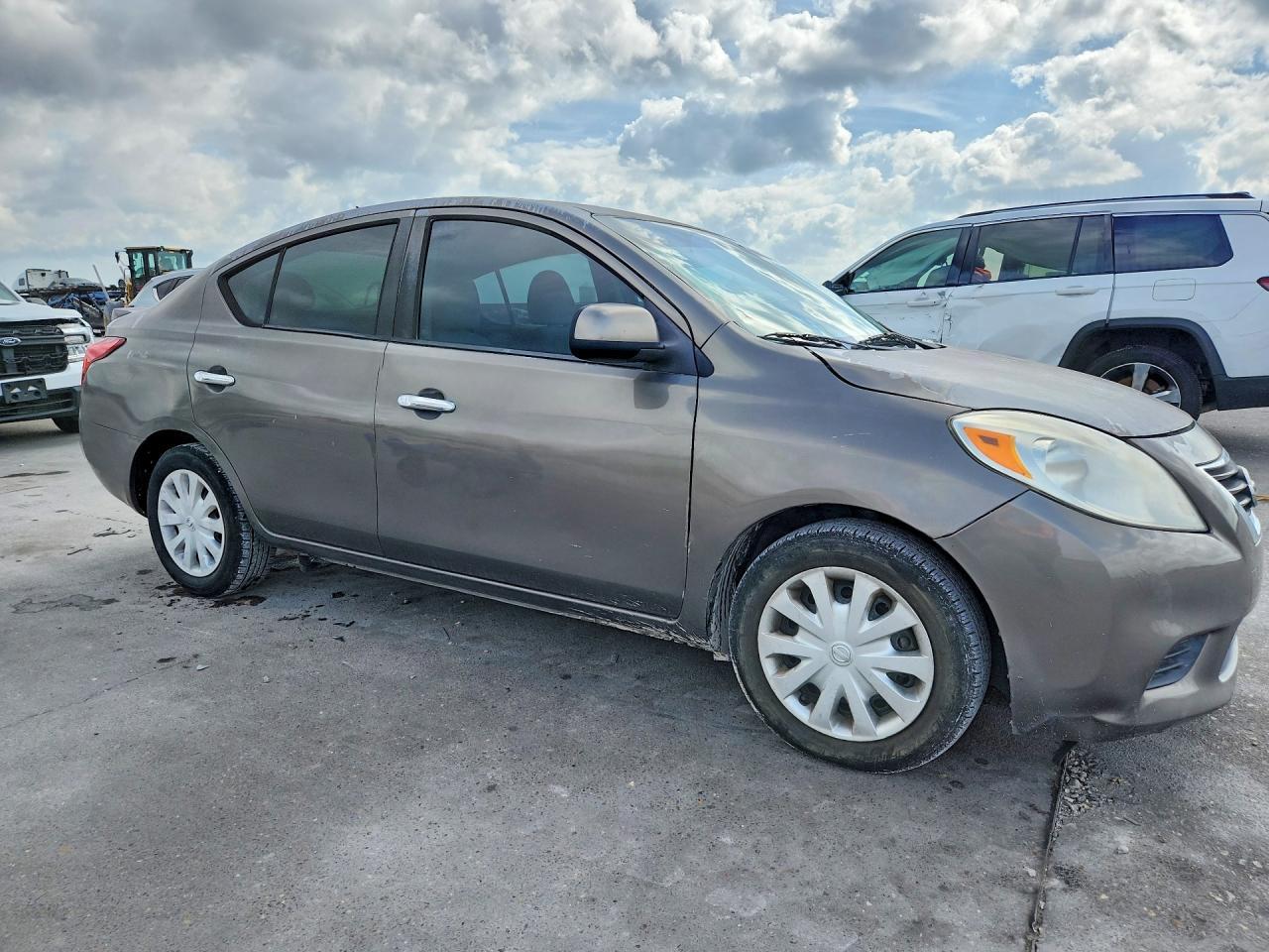 2014 Nissan Versa S - Фото 4