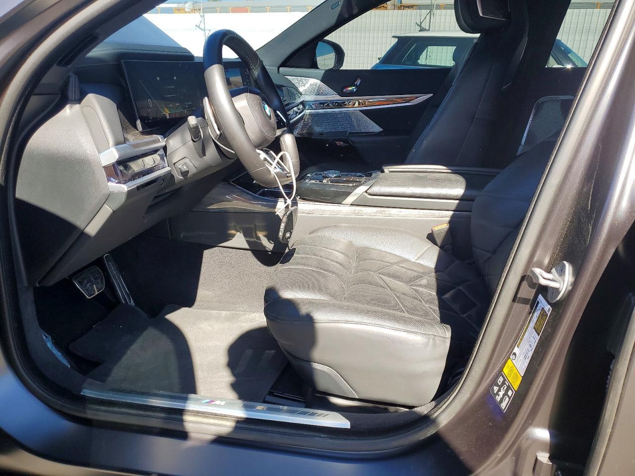 2023 BMW 760 Xi - Image 7