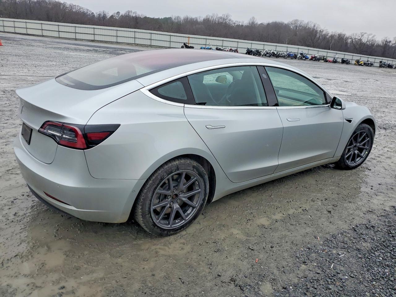 2018 Tesla Model 3 - Image 3