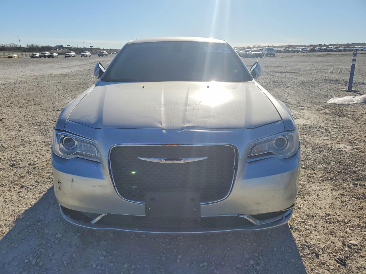 2019 Chrysler 300 Touring - Image 5
