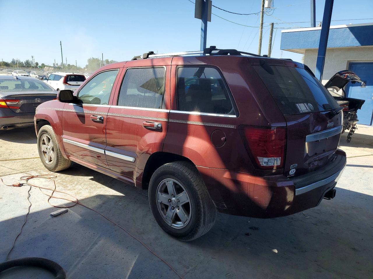 2007 Jeep Grand Cherokee Overland - Image 2