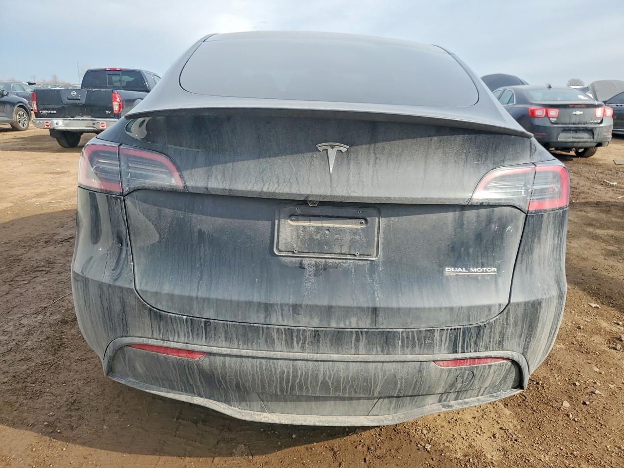 2025 Tesla Model Y - Фото 6