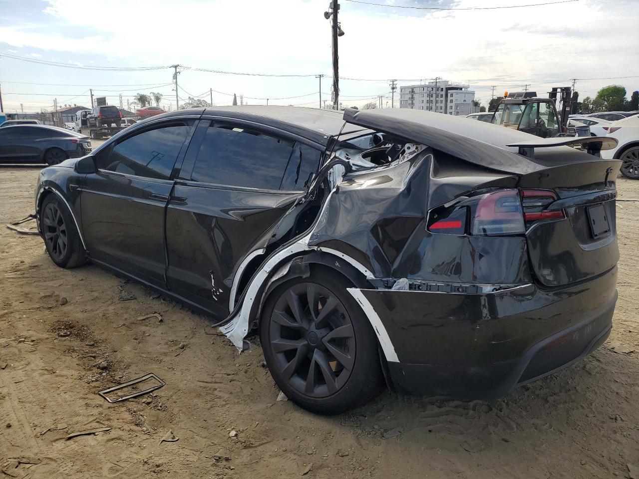 2022 Tesla Model X - Фото 2