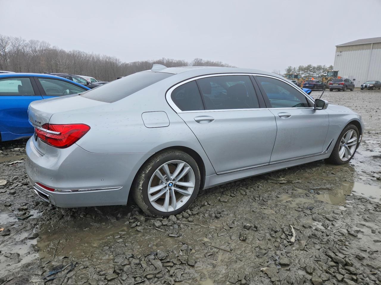 2016 BMW 750 Xi - Фото 3