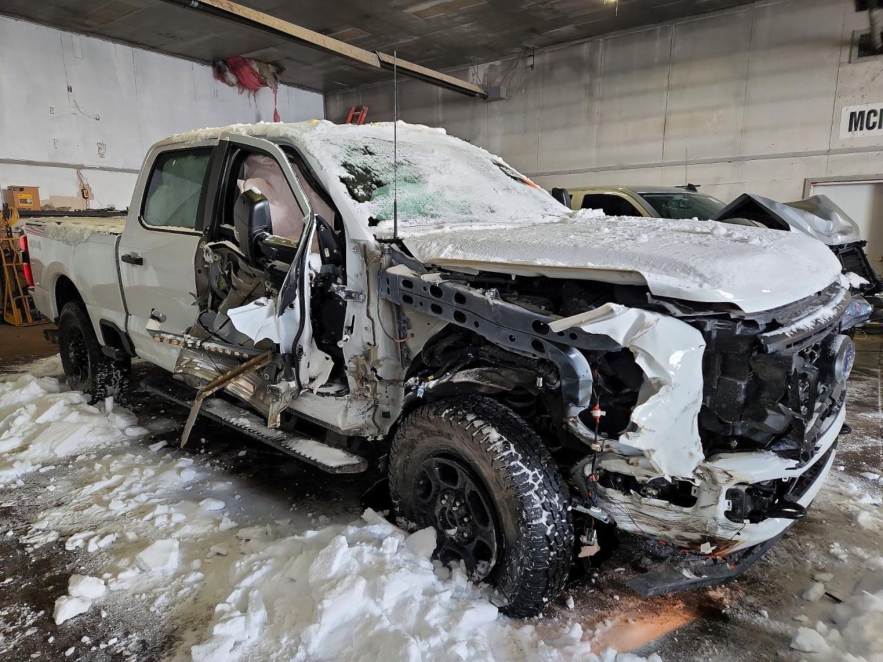 2024 Ford F350 Super Duty - Image 4