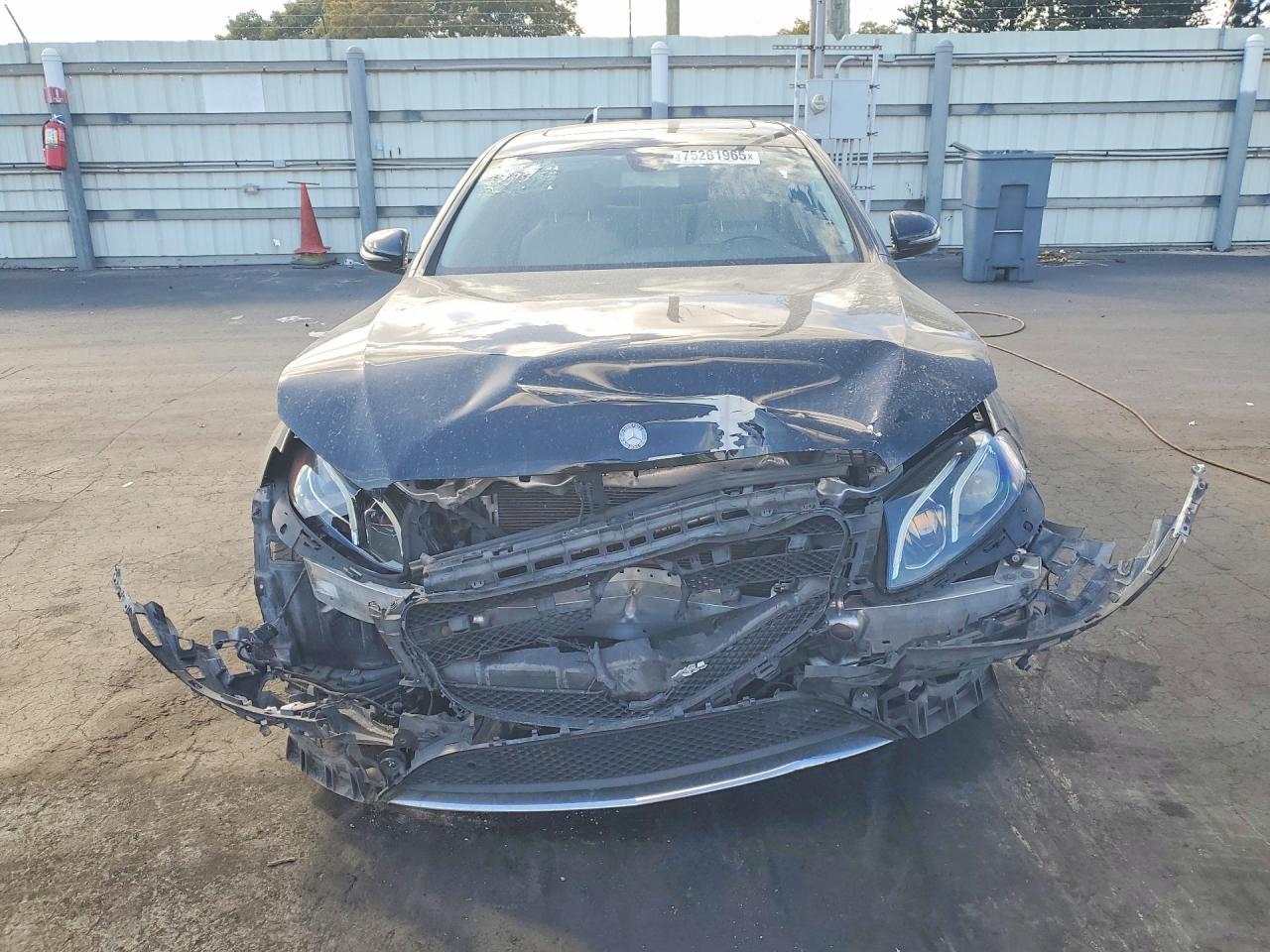 2017 Mercedes-Benz E 300 - Фото 5