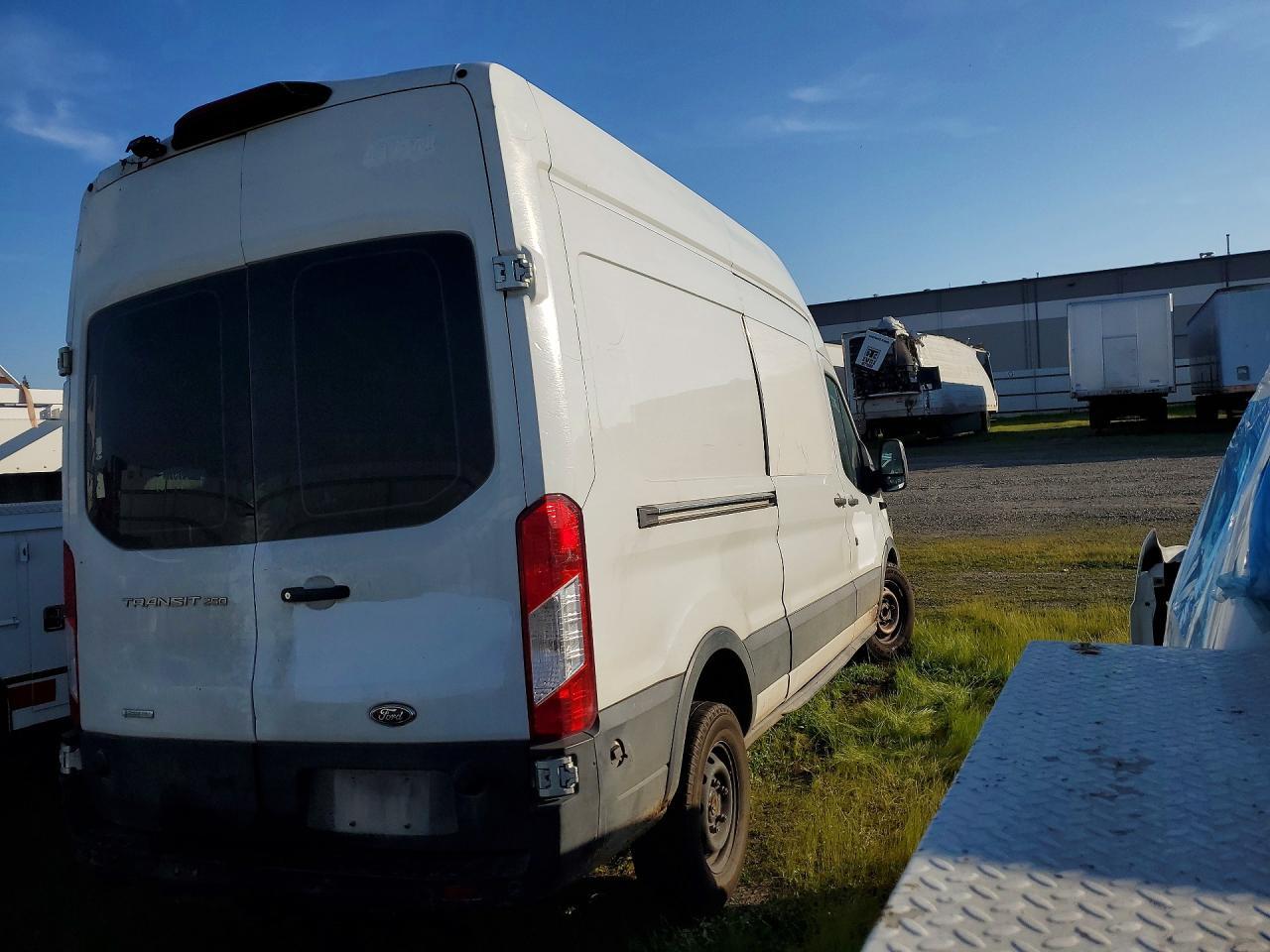 2019 Ford Transit U - Фото 3