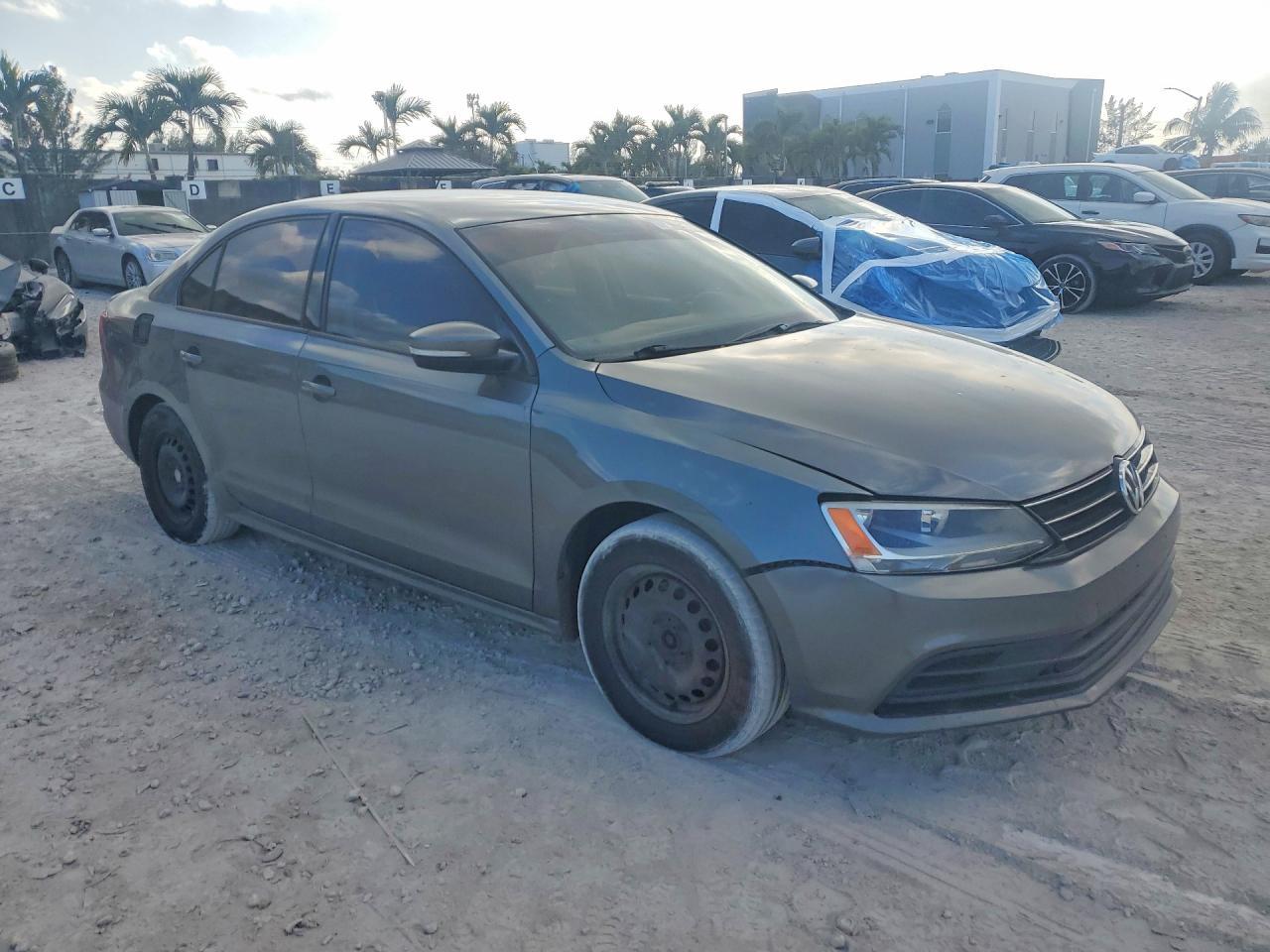 2015 Volkswagen Jetta Base - Image 4