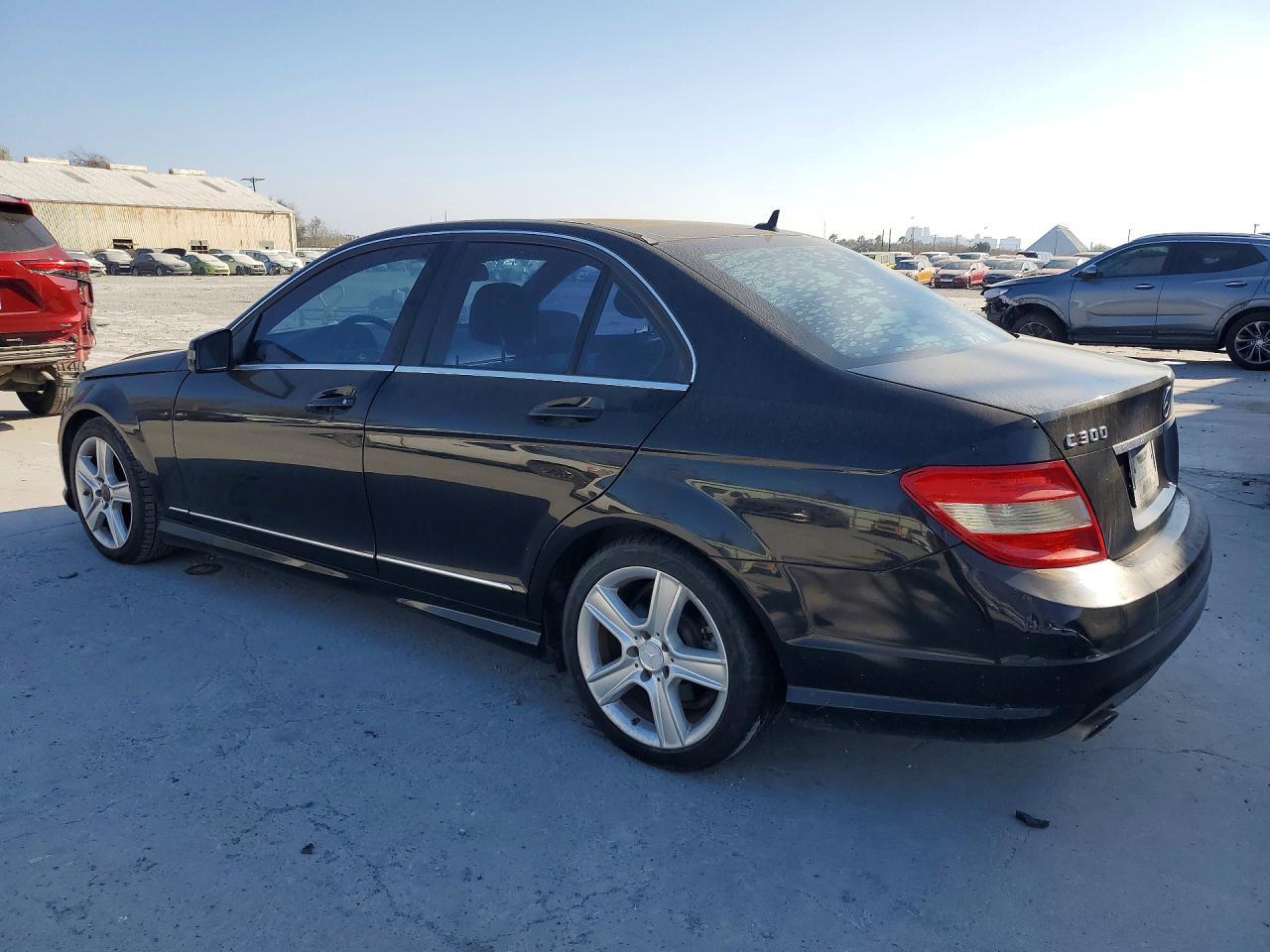 2011 Mercedes-Benz C 300 - Фото 2
