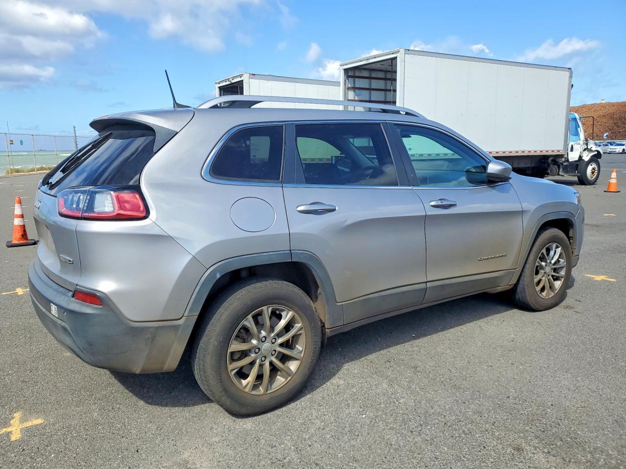 2019 Jeep Cherokee Latitude Plus - Image 3