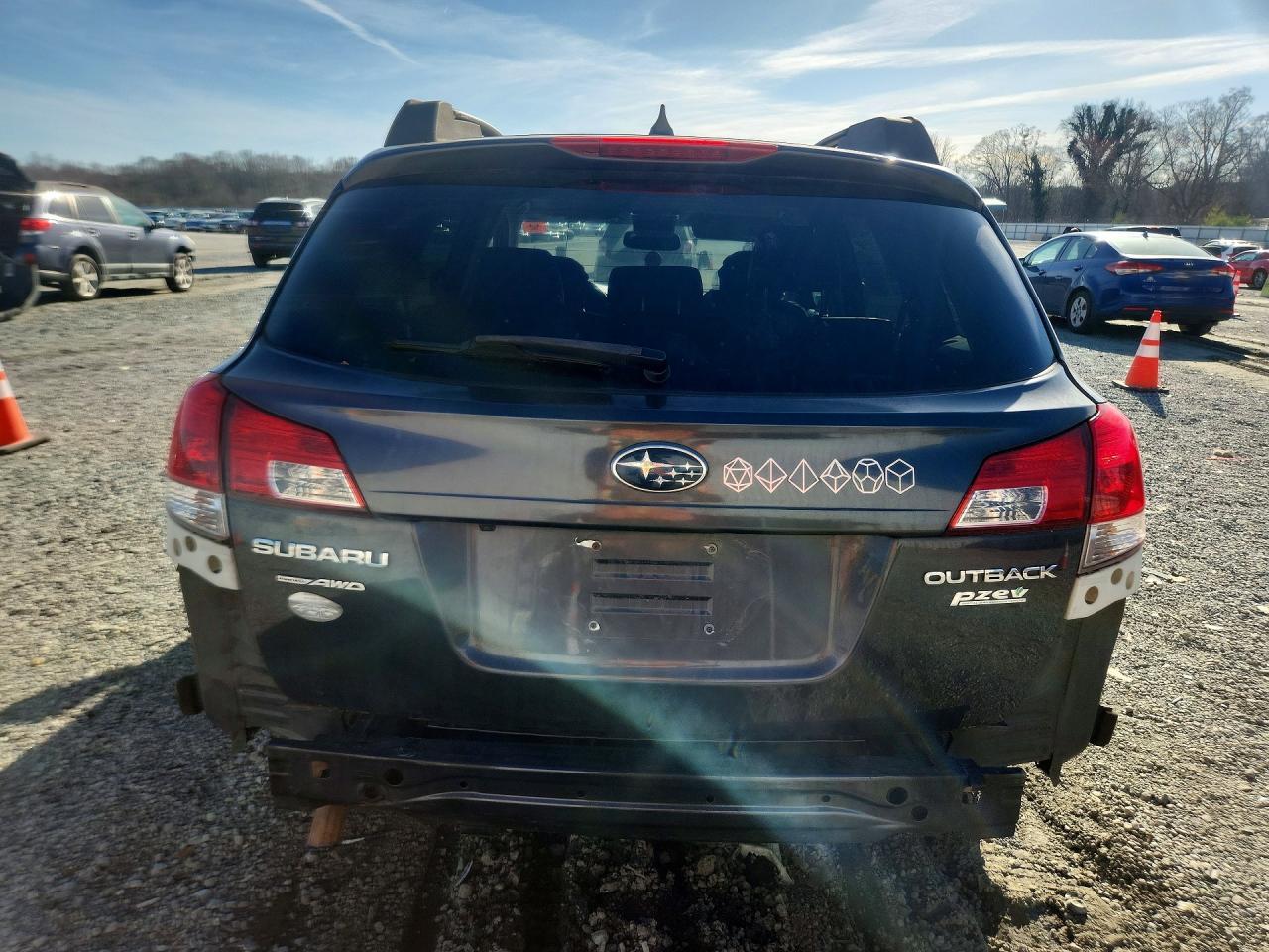 2011 Subaru Outback 2.5I Limited - Image 6