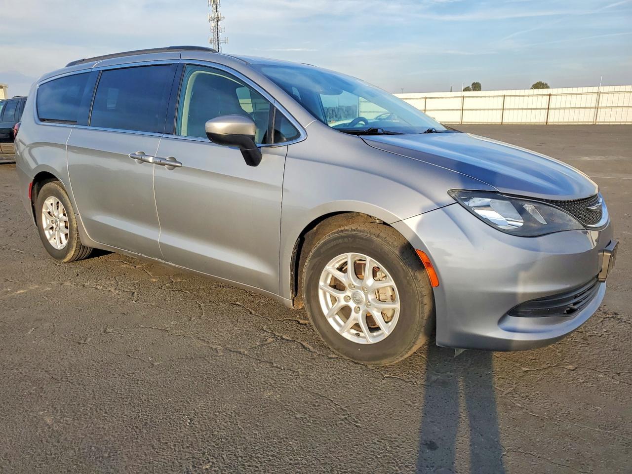 2020 Chrysler Voyager Lxi - Фото 4