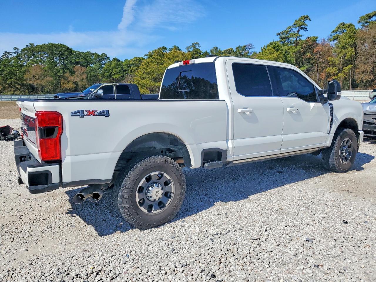2024 Ford F250 Super Duty - Image 3