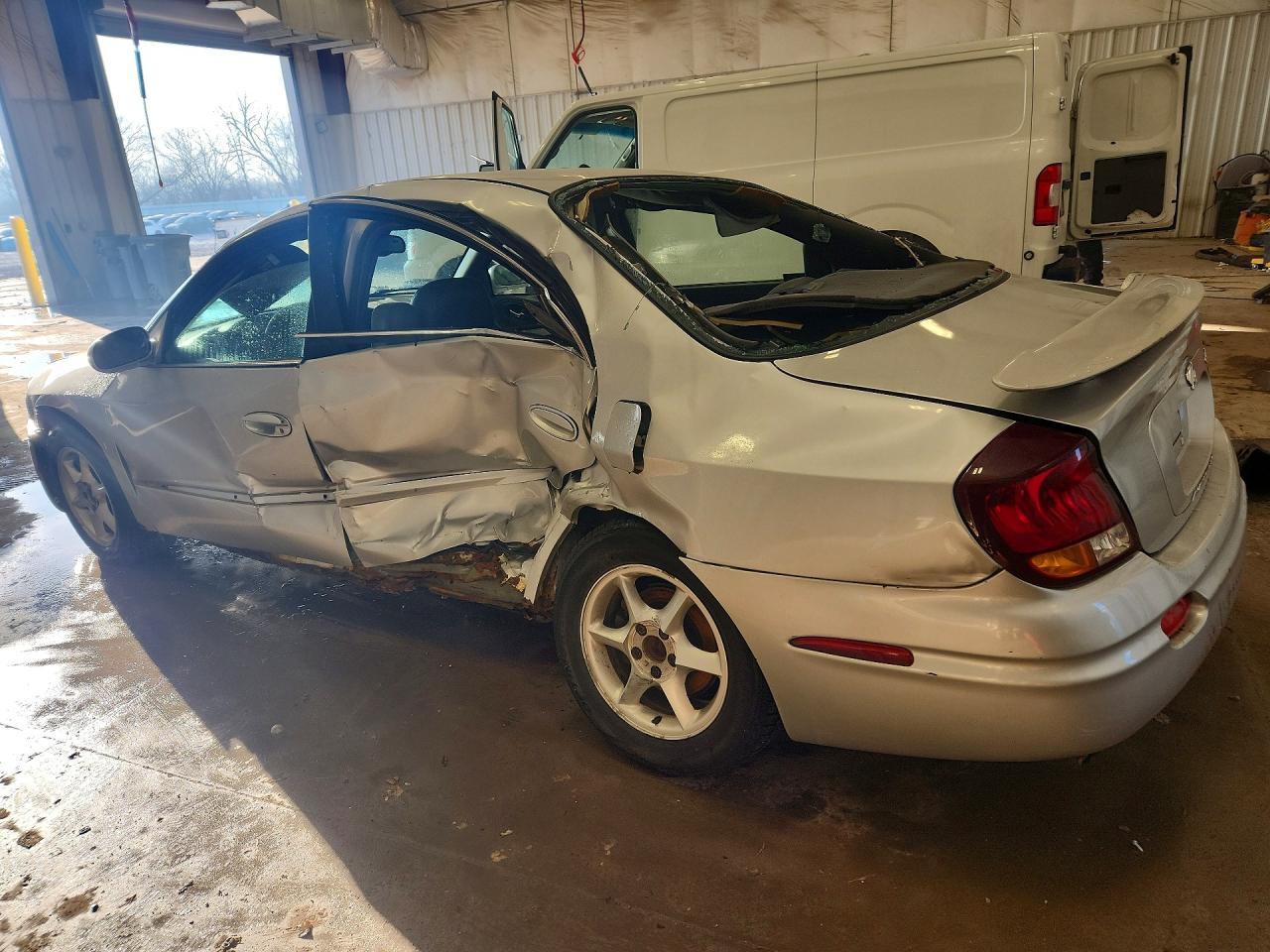 2001 Oldsmobile Aurora - Фото 2