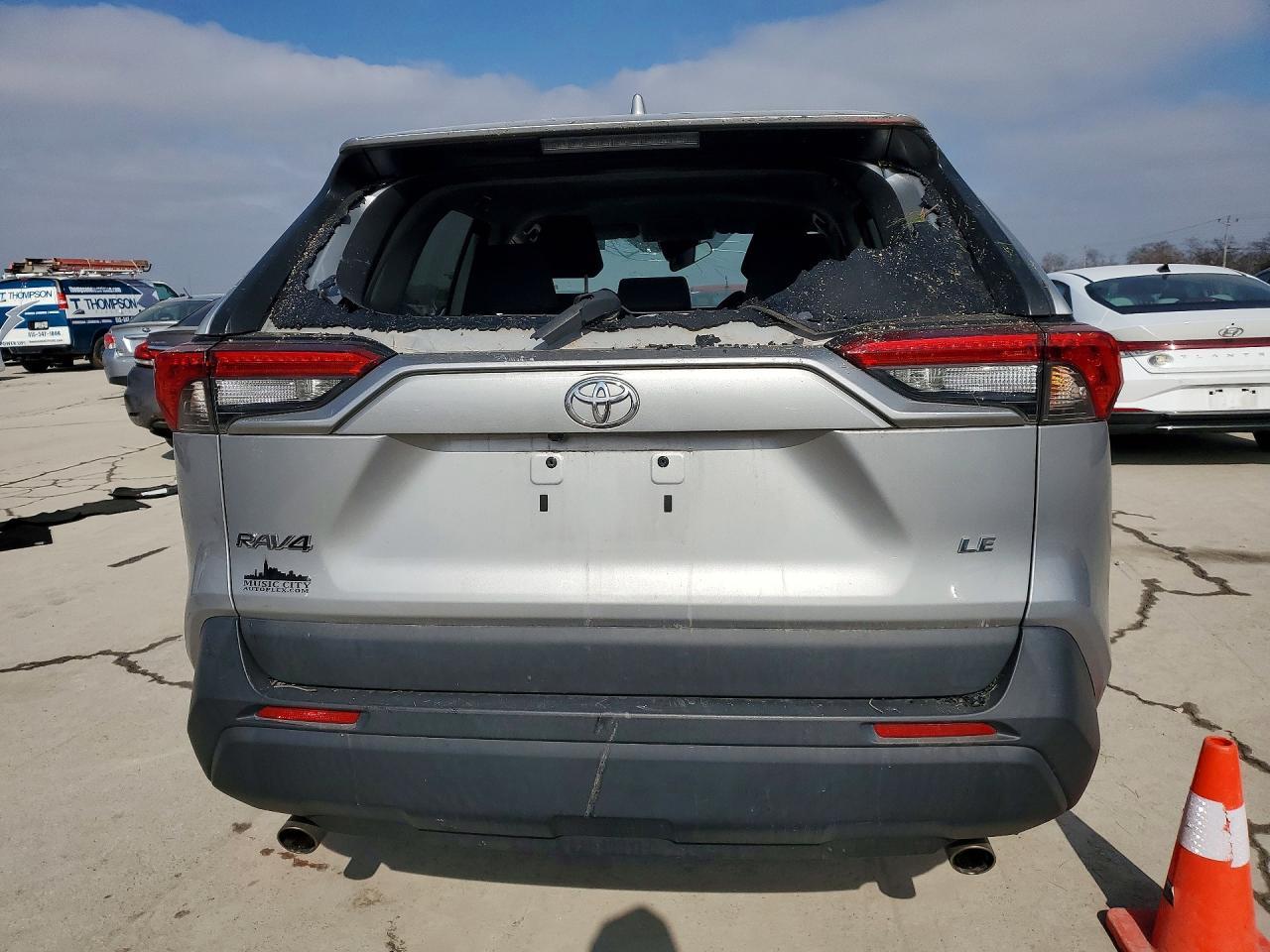 2022 Toyota Rav4 Le - Image 6