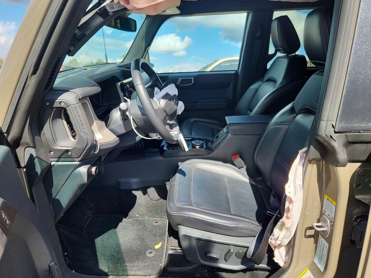 2025 Ford Bronco Outer Banks - Image 7