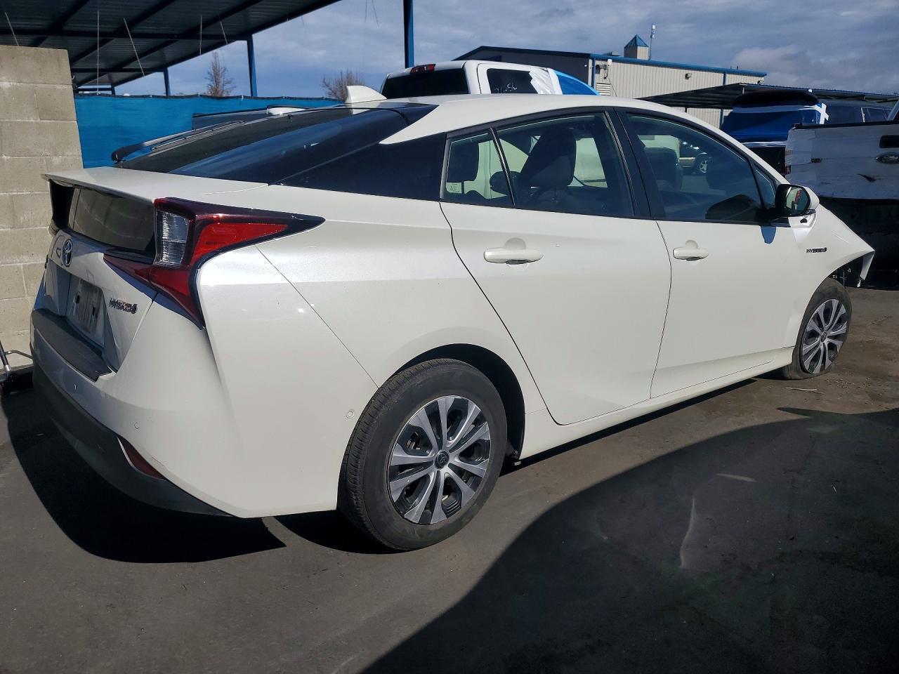 2020 Toyota Prius Le Awd-E - Фото 3