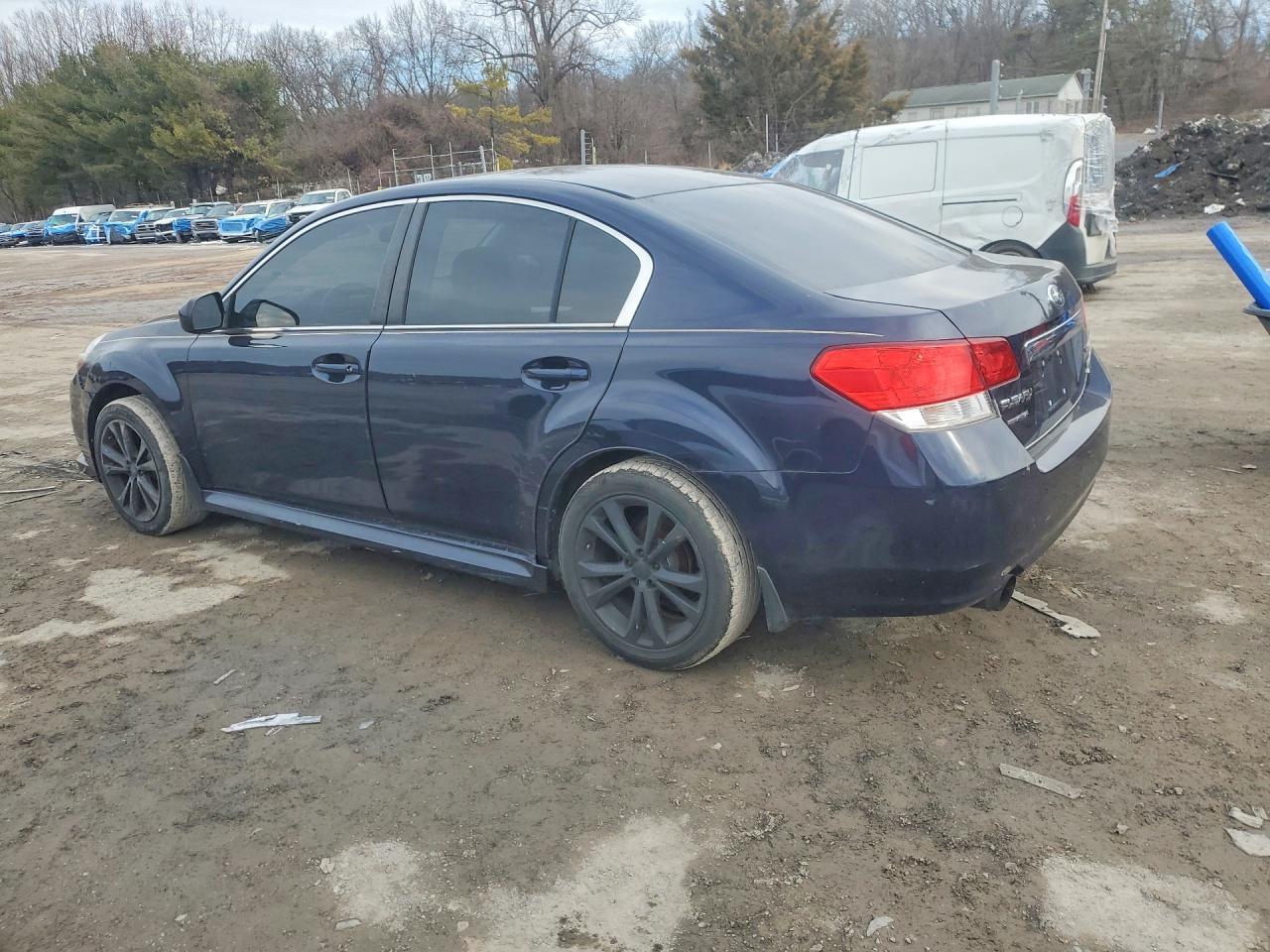 2013 Subaru Legacy 2.5I Premium - Фото 2