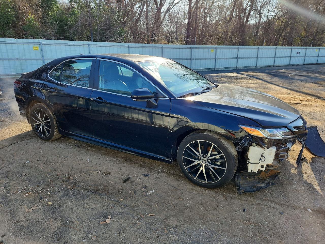 2023 Toyota Camry Se - Image 4
