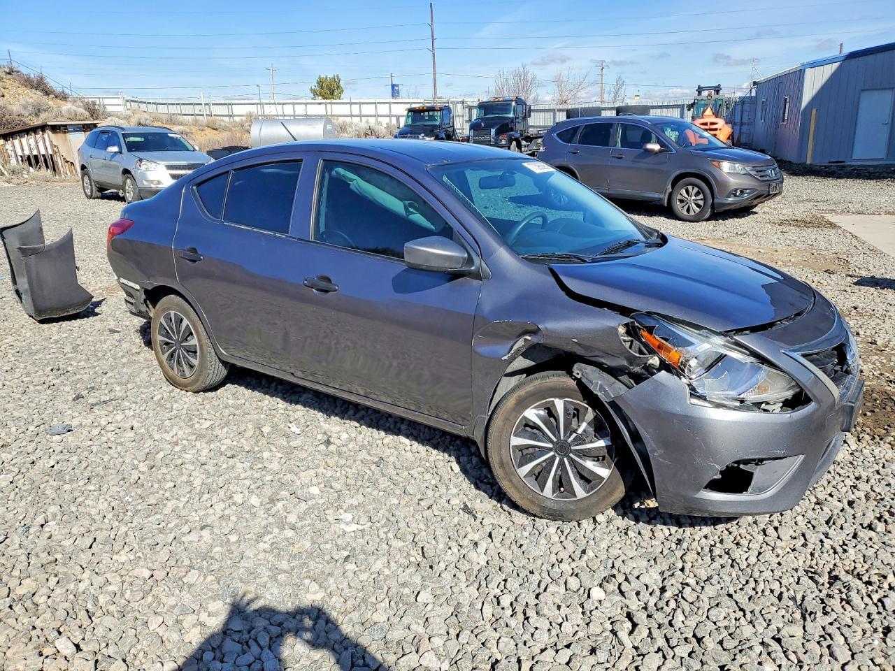 2017 Nissan Versa 1.6 S - Фото 4