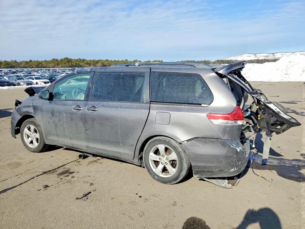 2011 Toyota Sienna Le - Фото 2