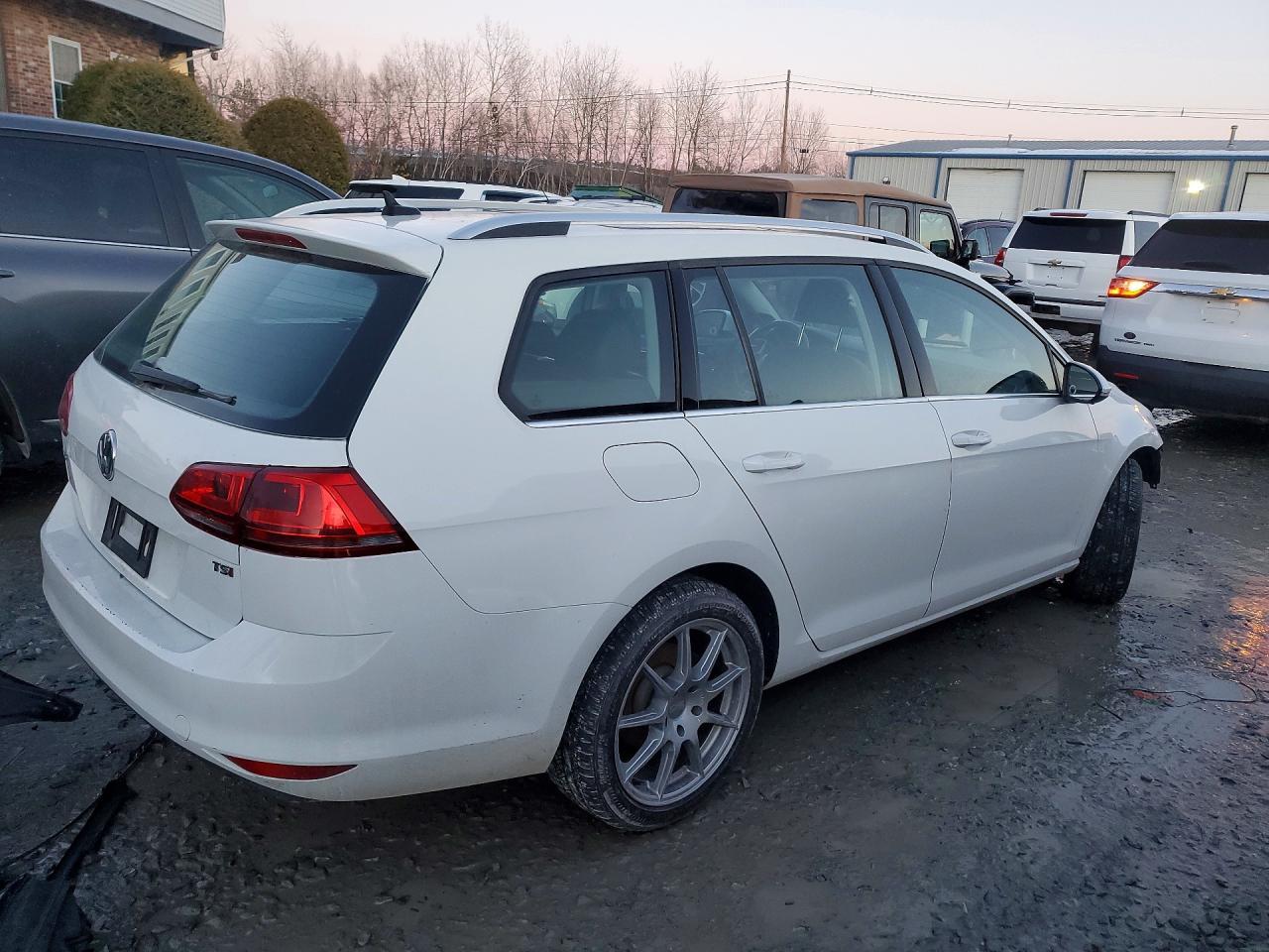 2015 Volkswagen Golf Sportwagen S - Фото 3